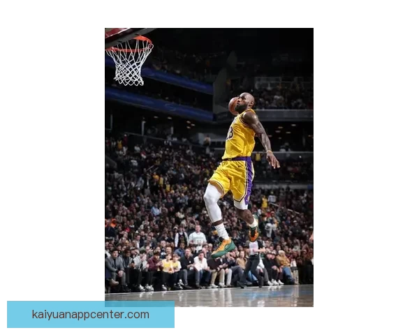 围绕詹姆斯昨日惊天劈扣起跳距离赛季第三飞行速度震撼全场表现解析